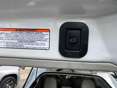 Used 2015 Toyota Sienna XLE image 20