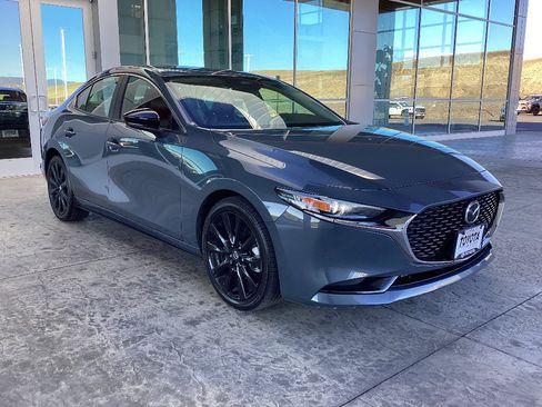 Used 2025 MAZDA MAZDA3 s image 2