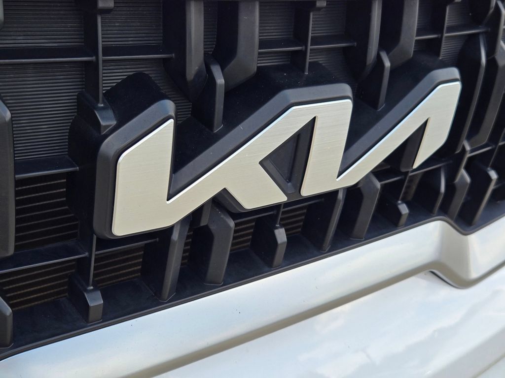 Certified 2023 Kia Telluride EX w/ EX Captain's Chair Package FWD image 5