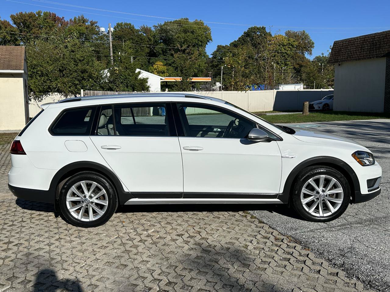 Used 2017 Volkswagen Golf Alltrack S AWD/4WD image 4