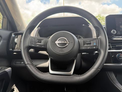 Used 2025 Nissan Pathfinder SV AWD/4WD image 29