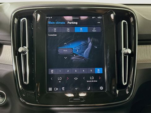 Used 2024 Volvo XC40 B5 Plus w/ Climate Package image 23