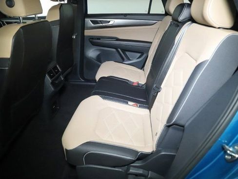 Used 2024 Volkswagen Atlas Cross Sport SE w/ Black Wheel Package FWD image 14