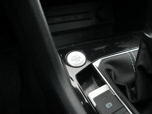 Used 2022 Volkswagen Taos SEL image 27