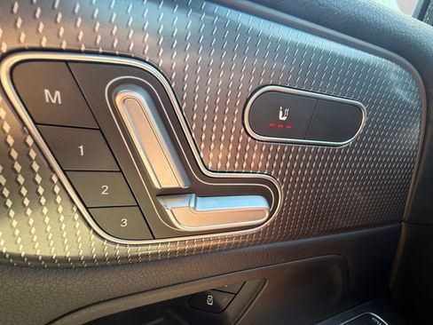 Used 2020 Mercedes-Benz GLB 250 w/ Premium Package image 20
