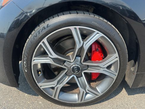 Used 2018 Kia Stinger GT2 AWD/4WD image 9