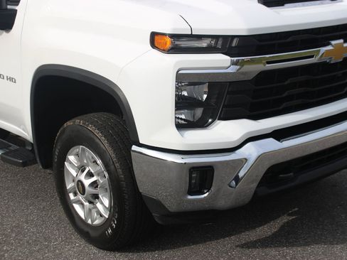 Used 2025 Chevrolet Silverado 2500 LT w/ Convenience Package AWD/4WD image 9
