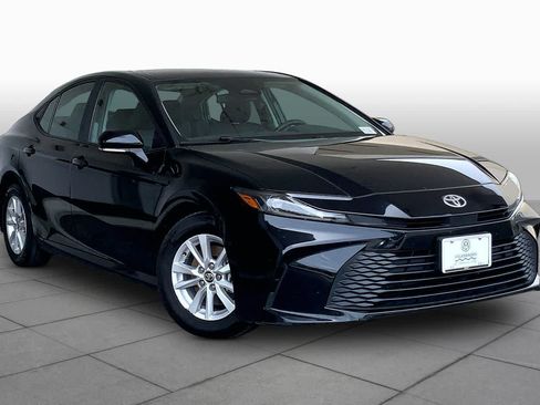 Used 2025 Toyota Camry LE FWD image 3