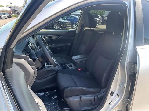 Used 2017 Nissan Rogue S w/ S Appearance Package AWD/4WD image 10