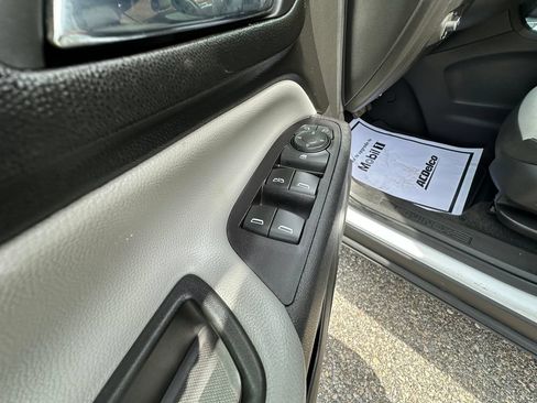 Used 2020 Chevrolet Equinox LS w/ LS Convenience Package AWD/4WD image 11