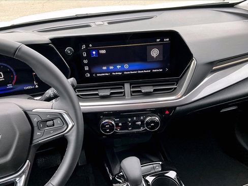 Used 2025 Chevrolet Trax ACTIV w/ Sunroof Package image 6