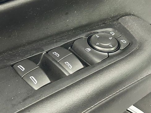 Used 2025 Chevrolet Suburban Z71 AWD/4WD image 38