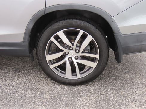 Used 2017 Honda Pilot Touring image 18