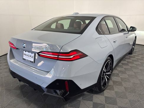 Used 2026 BMW 530i w/ M Sport Package RWD image 5