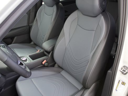 New 2026 Volkswagen Tiguan SE R-Line AWD/4WD image 12