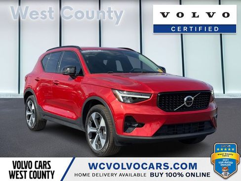 Certified 2025 Volvo XC40 B5 Plus image 1