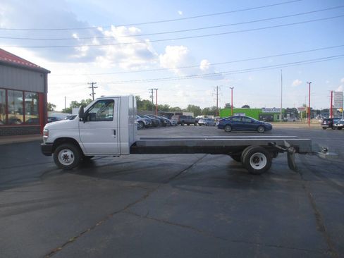 Used 2011 Ford E-450 and Econoline 450 Super Duty image 2
