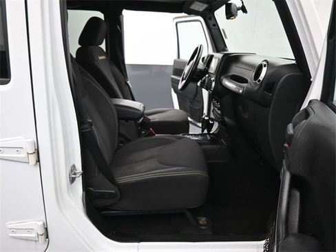 Used 2014 Jeep Wrangler Unlimited Sahara w/ Connectivity Group image 37