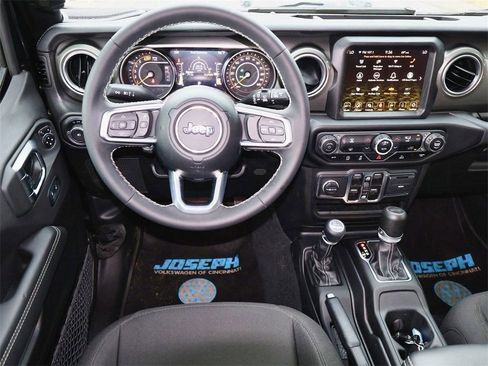 Used 2023 Jeep Wrangler Sahara image 19