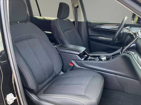 Used 2022 Jeep Grand Cherokee L Laredo w/ Luxury Tech Group I AWD/4WD image 29