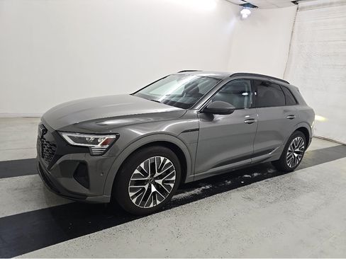 Used 2024 Audi Q8 e-tron Premium Plus AWD/4WD image 3