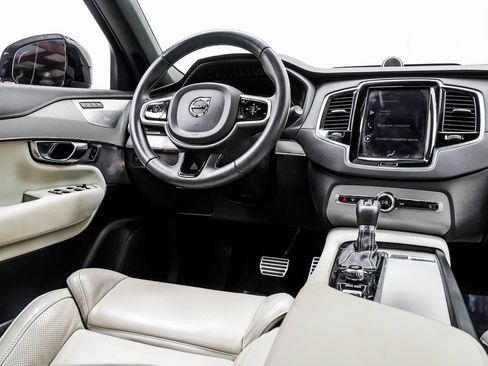 Used 2021 Volvo XC90 T6 R-Design w/ Advanced Package image 19