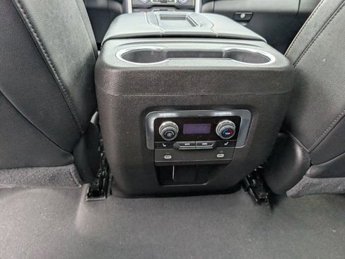 Used 2021 GMC Yukon SLT w/ SLT Premium Package image 19