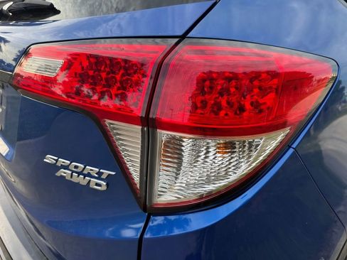 Used 2021 Honda HR-V Sport image 11