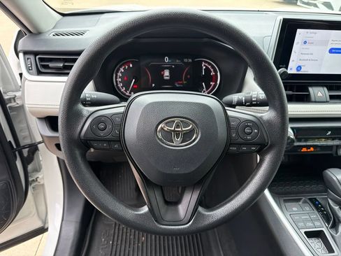 Used 2024 Toyota RAV4 XLE AWD/4WD image 19