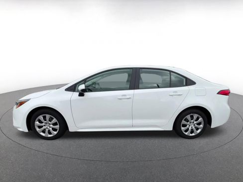 Used 2025 Toyota Corolla LE image 9