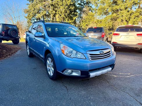 Used 2011 Subaru Outback 2.5i Limited w/ PWR Moonroof Pkg image 8