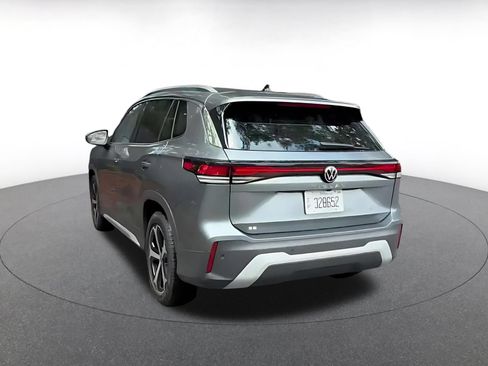 Used 2026 Volkswagen Tiguan SE FWD image 11