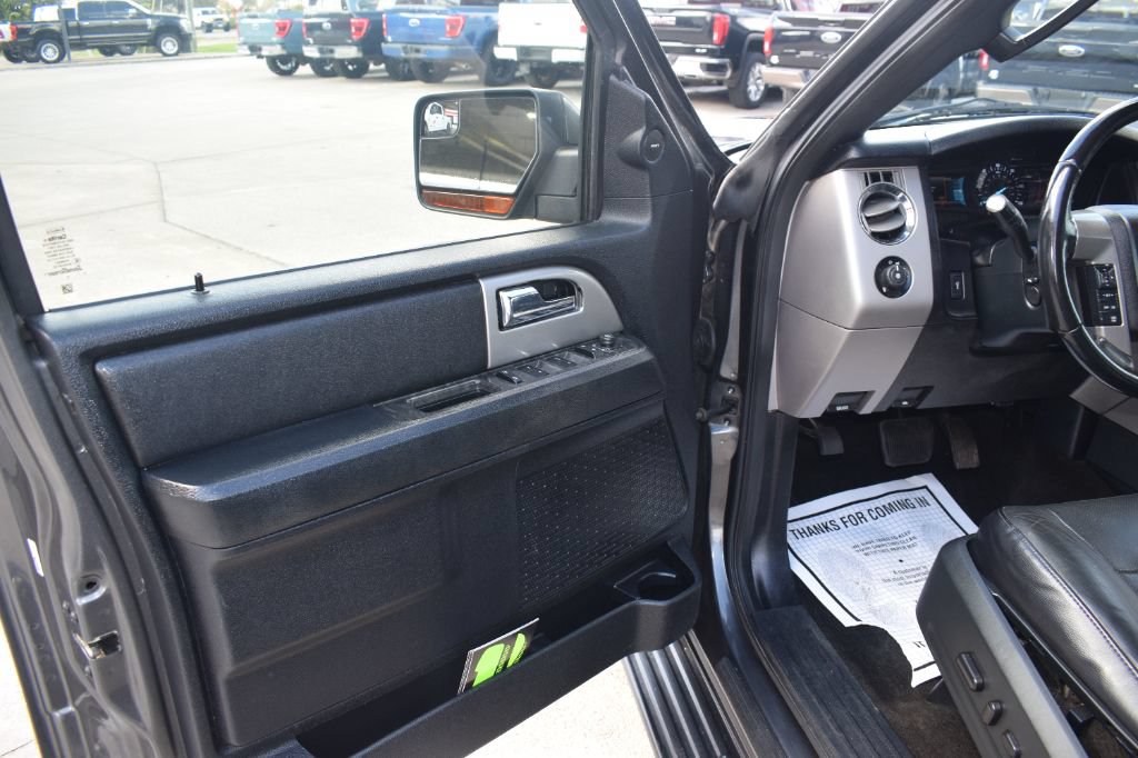 Used 2017 Ford Expedition Limited RWD image 9