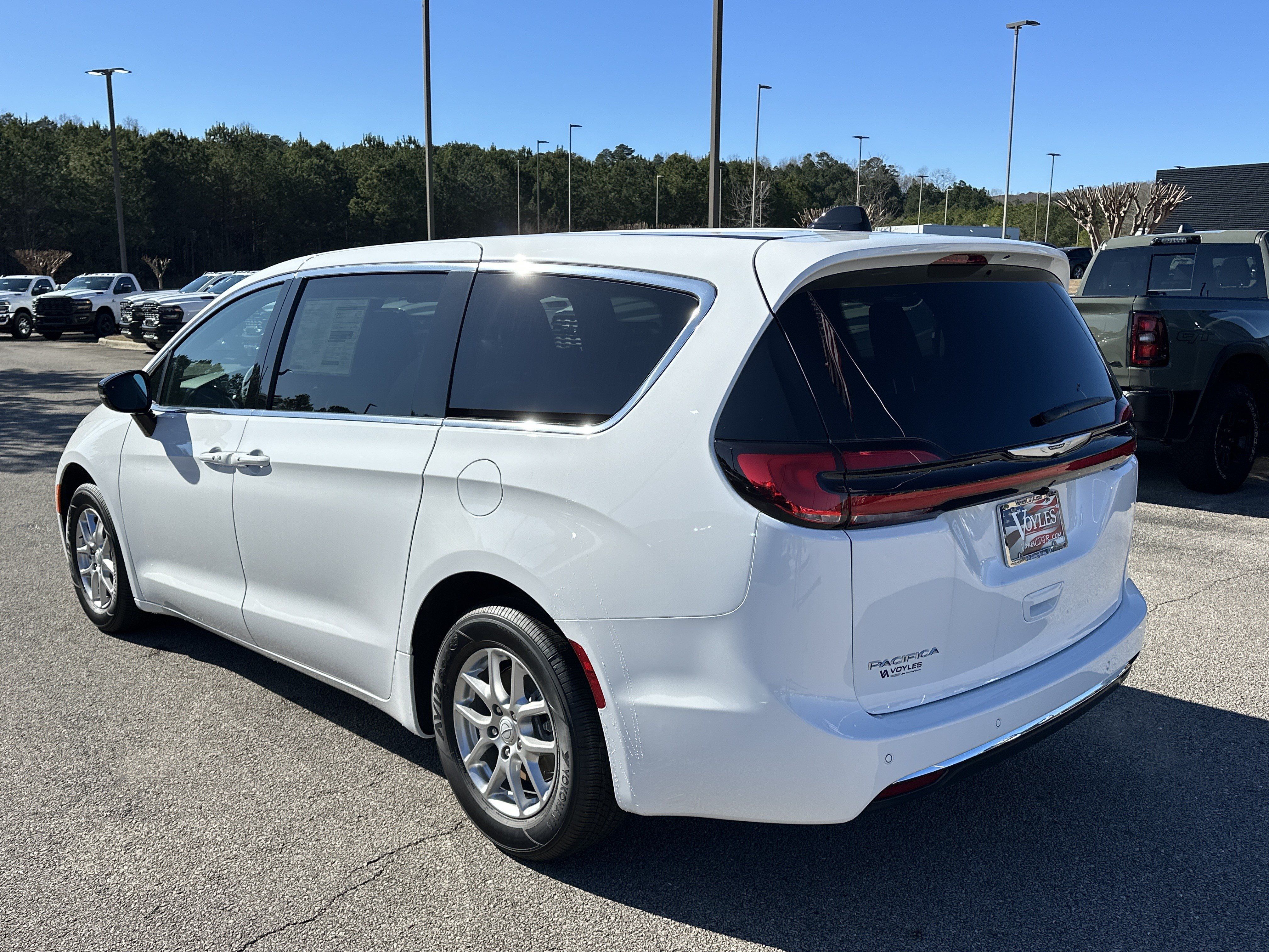 New 2026 Chrysler Pacifica Select FWD image 5