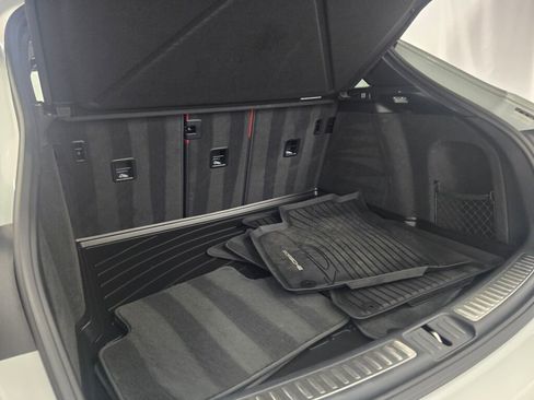 Certified 2023 Porsche Macan AWD/4WD image 23