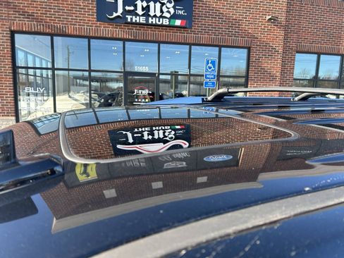 Used 2018 Cadillac Escalade Premium Luxury image 25