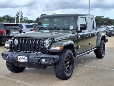 Used 2022 Jeep Gladiator Sport AWD/4WD image 3