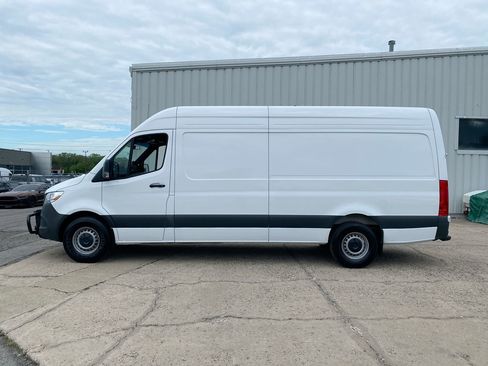 Used 2025 Mercedes-Benz Sprinter 2500 image 5