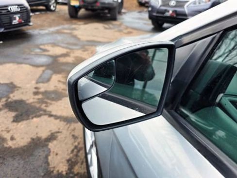 Used 2018 Ford Focus SE image 38