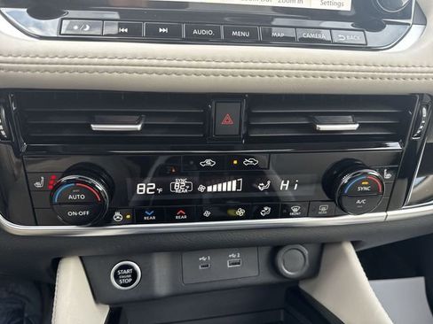 Used 2023 Nissan Rogue SL w/ SL Premium Package image 19