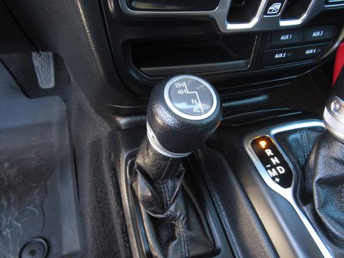 Used 2021 Jeep Gladiator Willys image 22