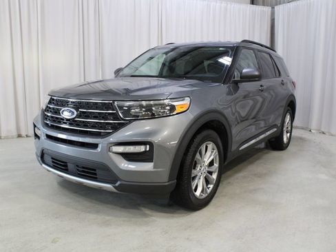 Used 2023 Ford Explorer XLT w/ Equipment Group 202A AWD/4WD image 37