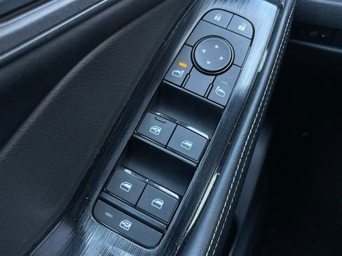 Used 2025 Nissan Rogue SV FWD image 12