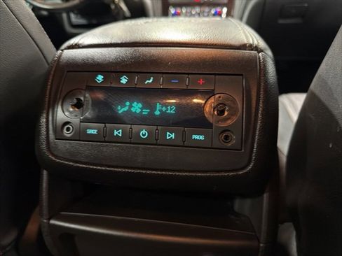 Used 2017 Chevrolet Traverse Premier image 36