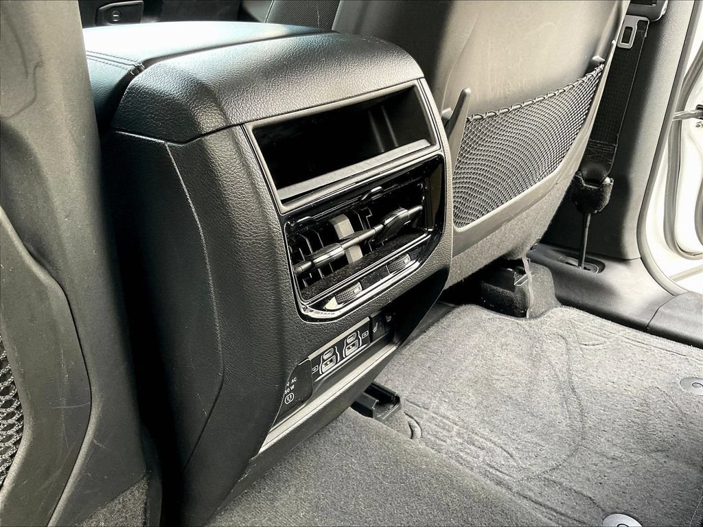 Used 2023 Jeep Grand Cherokee Limited AWD/4WD image 12