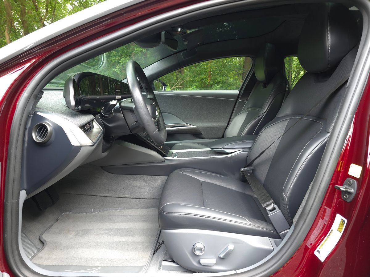 Used 2024 Lucid Air Touring AWD/4WD image 11