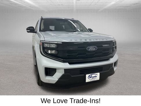 Used 2025 Ford Expedition Max Active AWD/4WD image 3