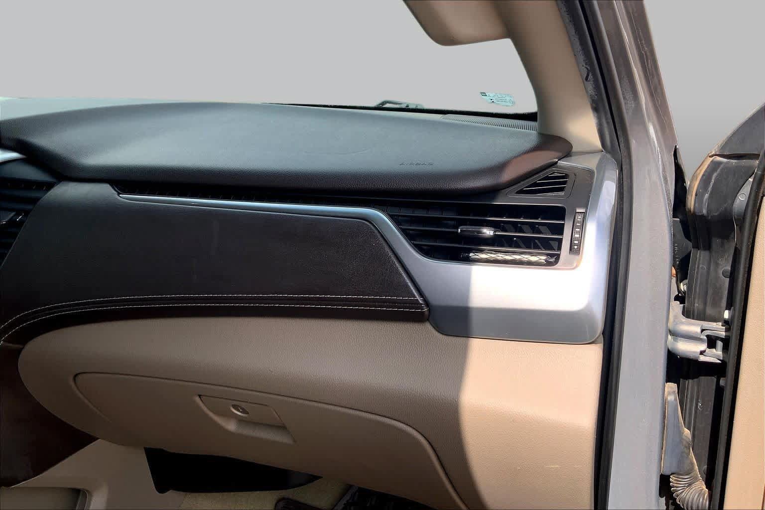 Used 2017 Chevrolet Suburban LT w/ Luxury Package AWD/4WD image 19