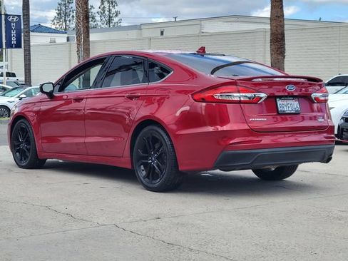 Used 2020 Ford Fusion SE w/ Equipment Group 151A FWD image 3