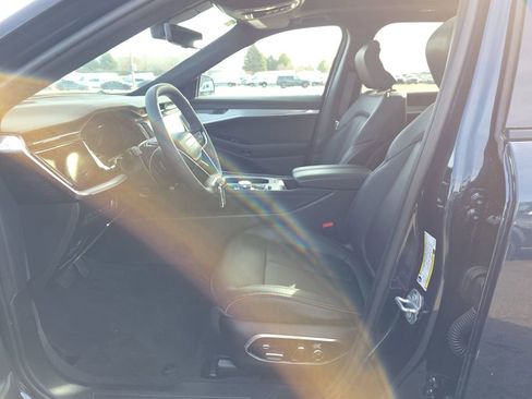 Used 2024 Jeep Wagoneer Launch Edition image 2